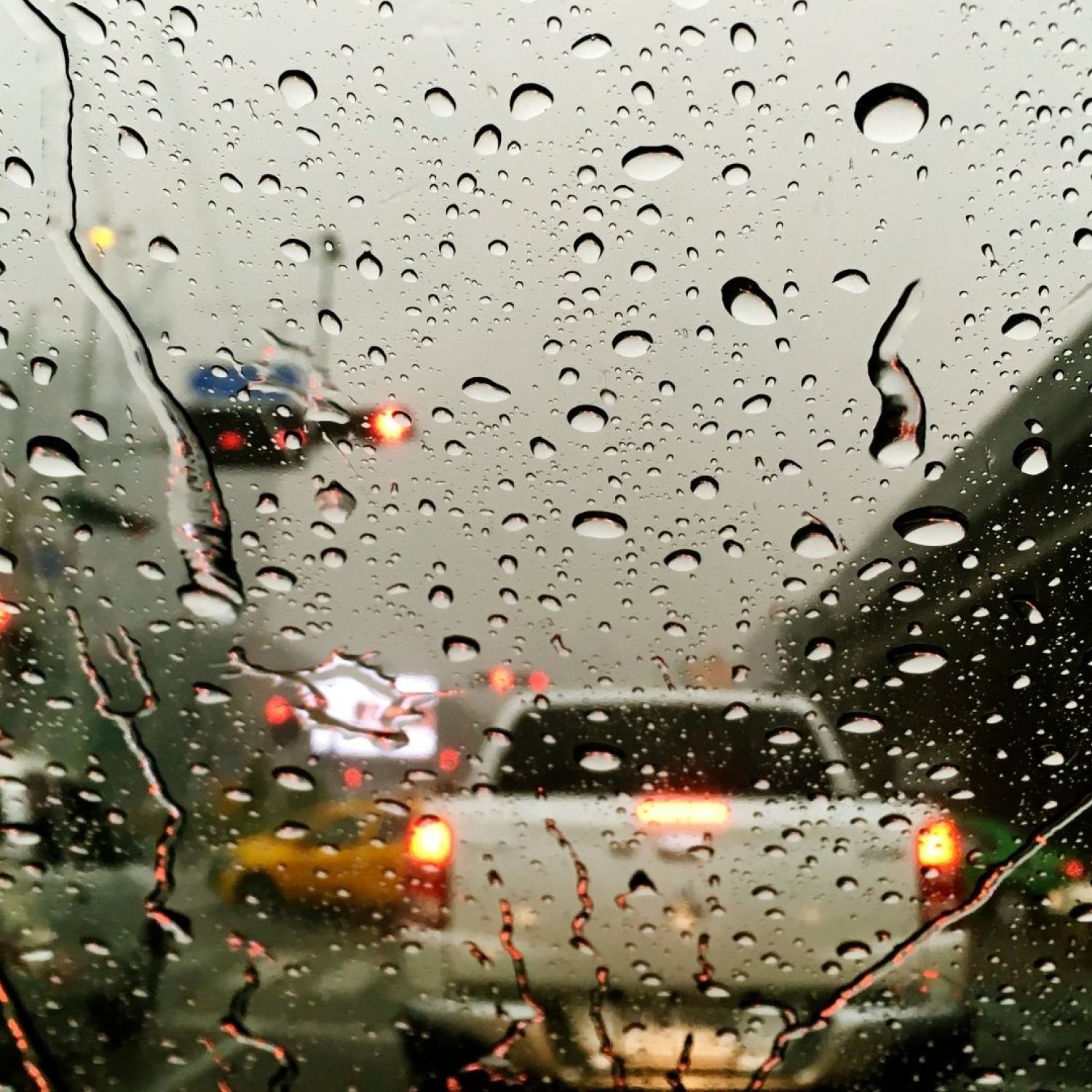 Trânsito e chuva